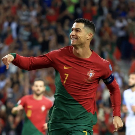 Cristiano Ronaldo WhatsApp Channel by Mirror Football