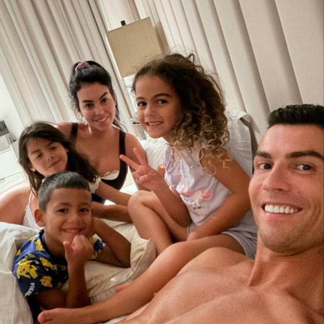 Cristiano Ronaldo & Messi Stickers WhatsApp Channel