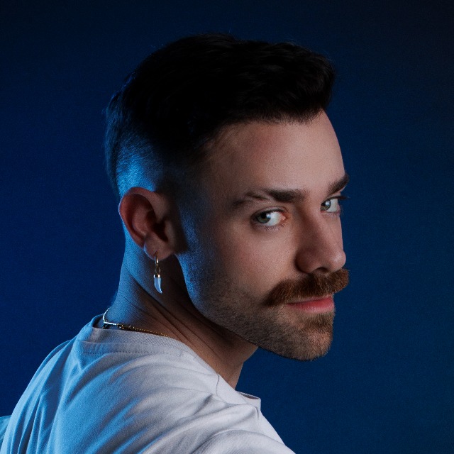 Canal no WhatsApp: Zanq Oficial – voz, criatividade e lifestyle